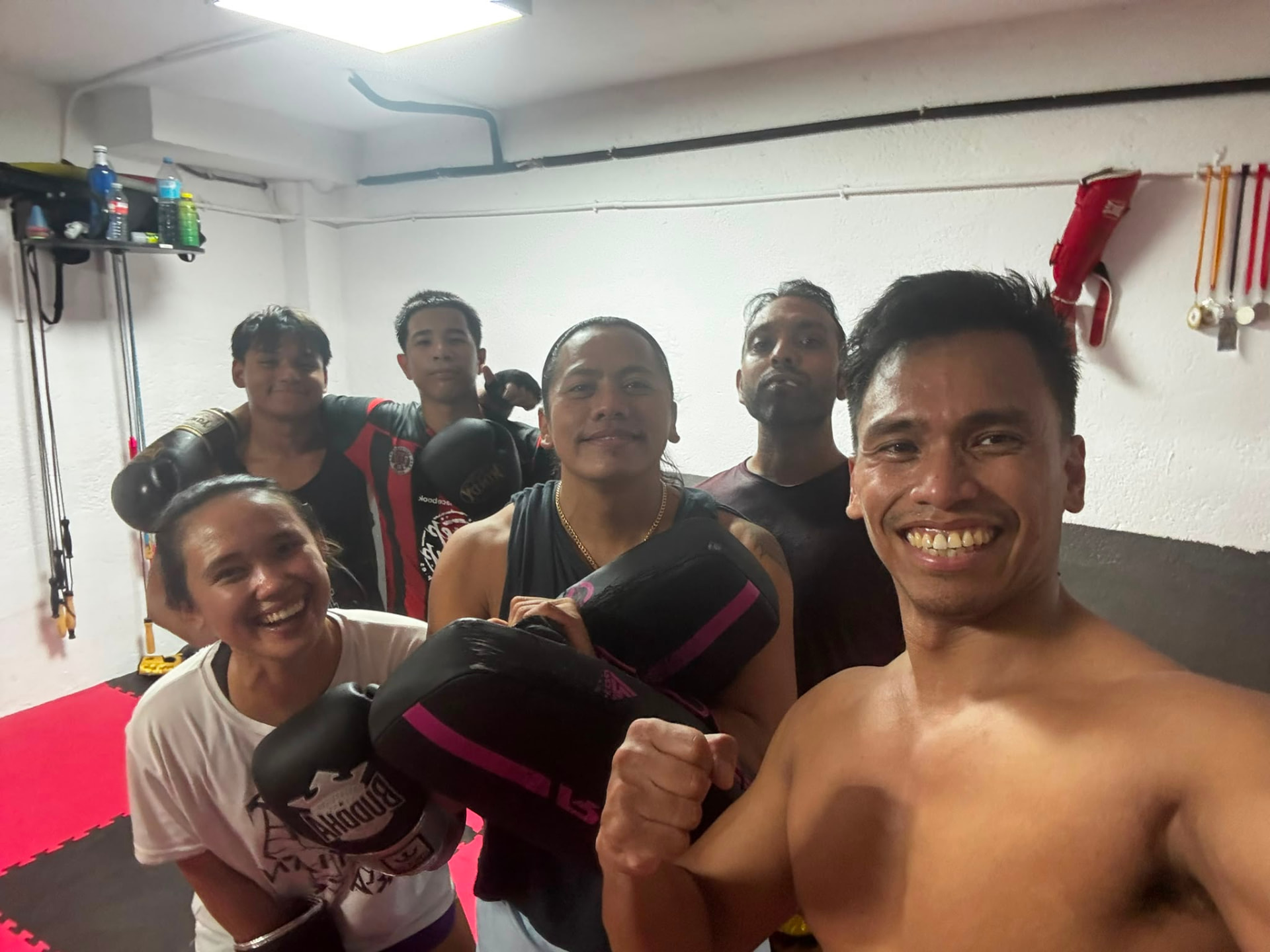Equipo LUCERO Muay Thai Madrid tras el entrenamiento
